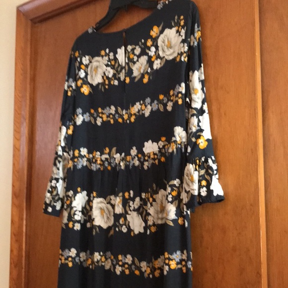 Ladies dress - Picture 8 of 10